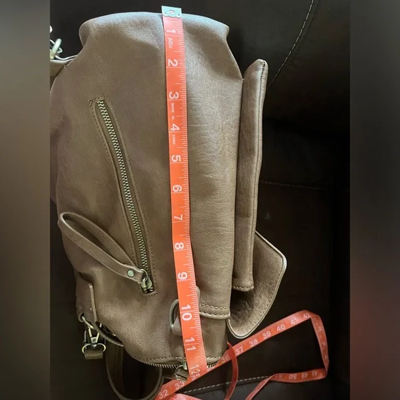 Brown leather backpack style Antik Kraft bag. - Picture 6 of 8